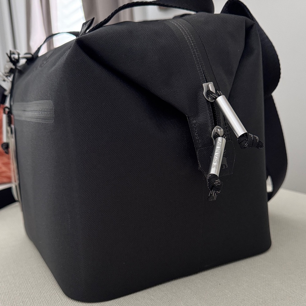 New Stanley Julienne Mini Soft Cooler - Black Carry Cooler - Picture 5 of 16